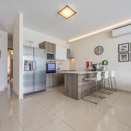 Avalon By The Sea - A Breath Of Oceanfront Luxury Sliema