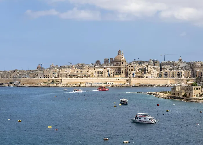 Avalon By The Sea - A Breath Of Oceanfront Luxury Apartment